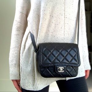 Authentic Chanel Mini Messenger bag black